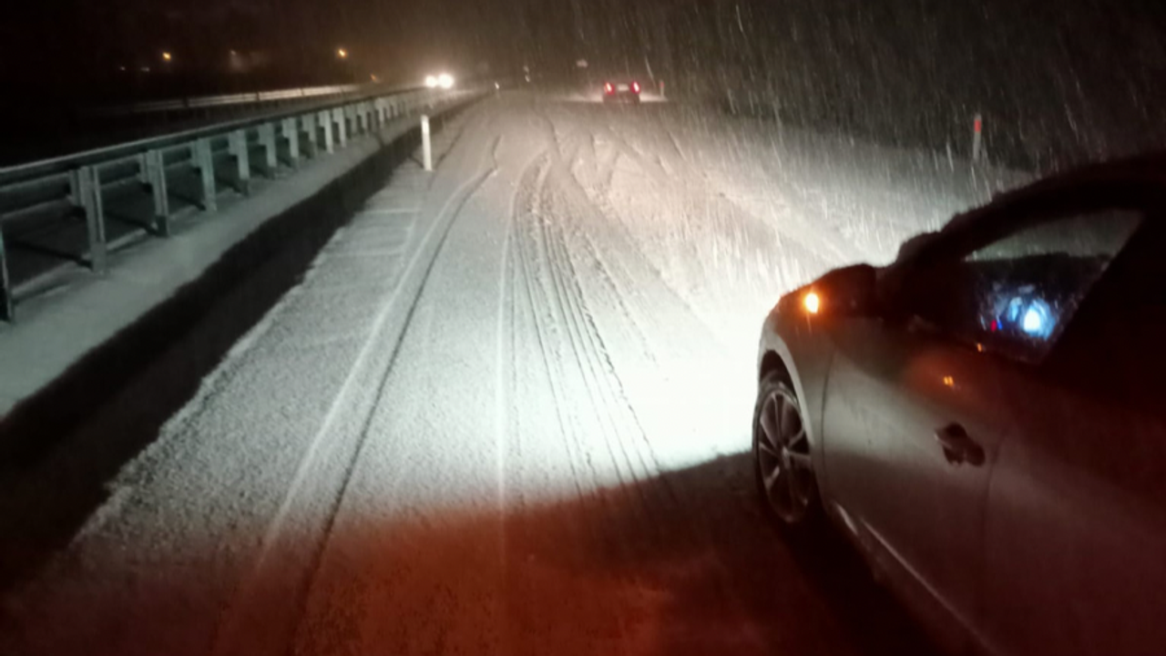 Zonguldak yoluna Mart karı yağdı