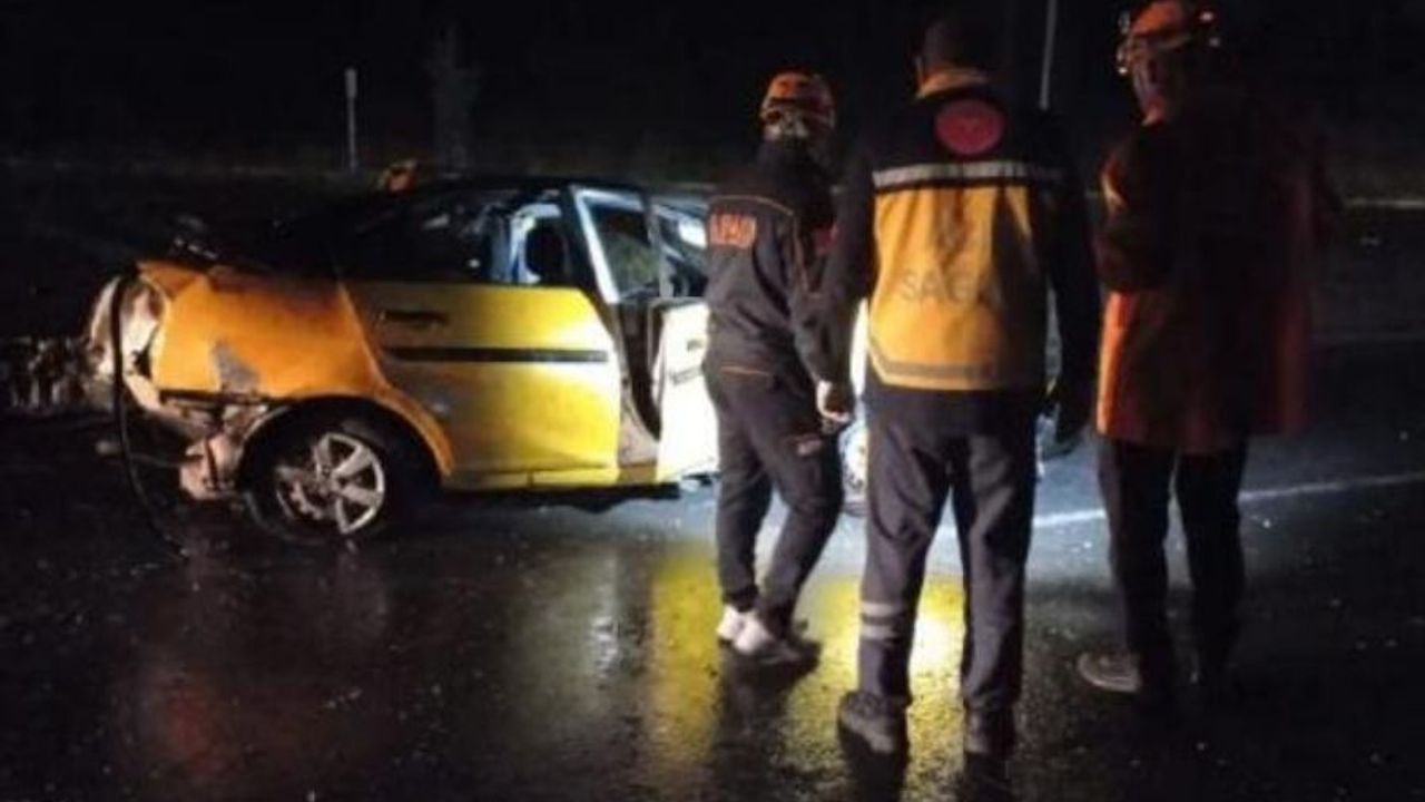Takla atan taksi direğe çarptı: 1 ölü