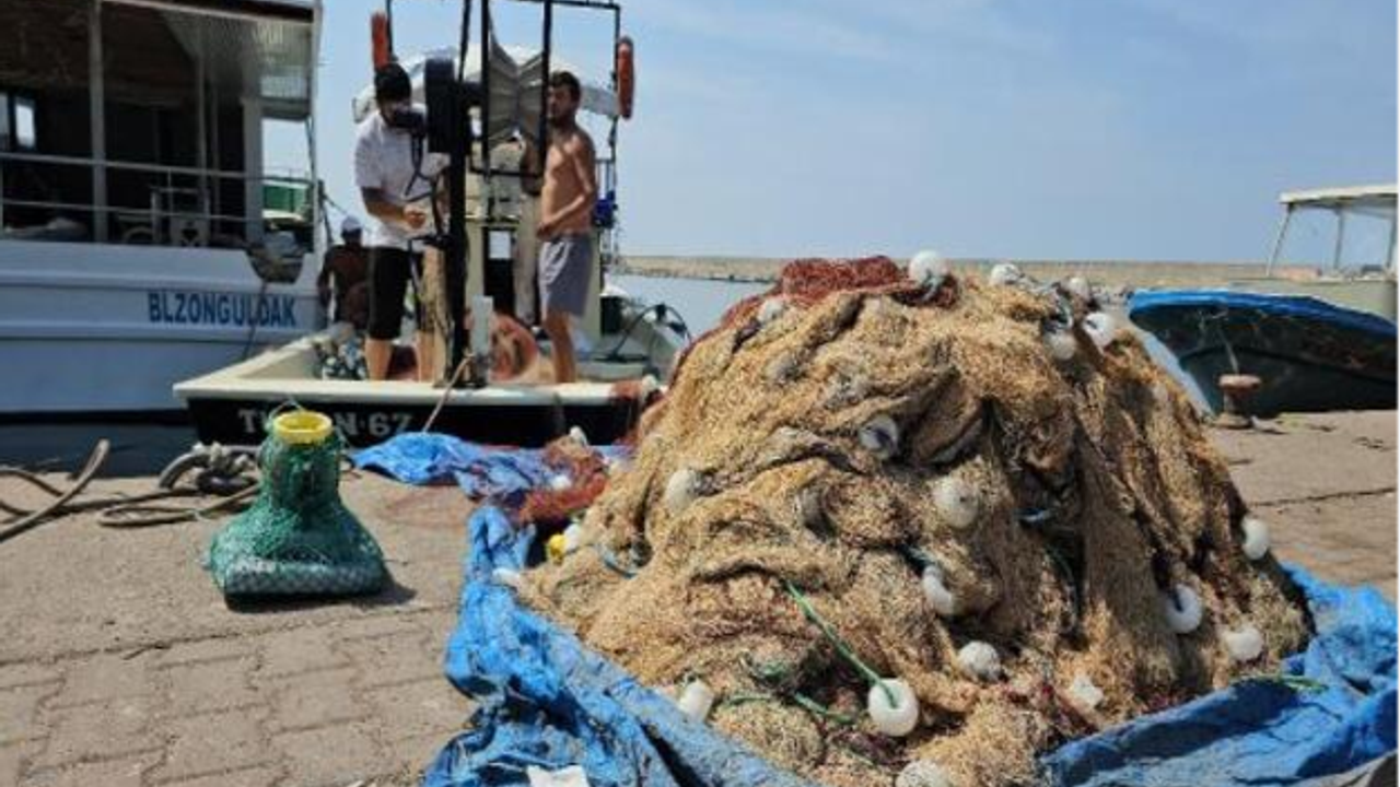 Balıkçılar Denize Açılmak İçin Son Hazırlıklarını Yapıyor