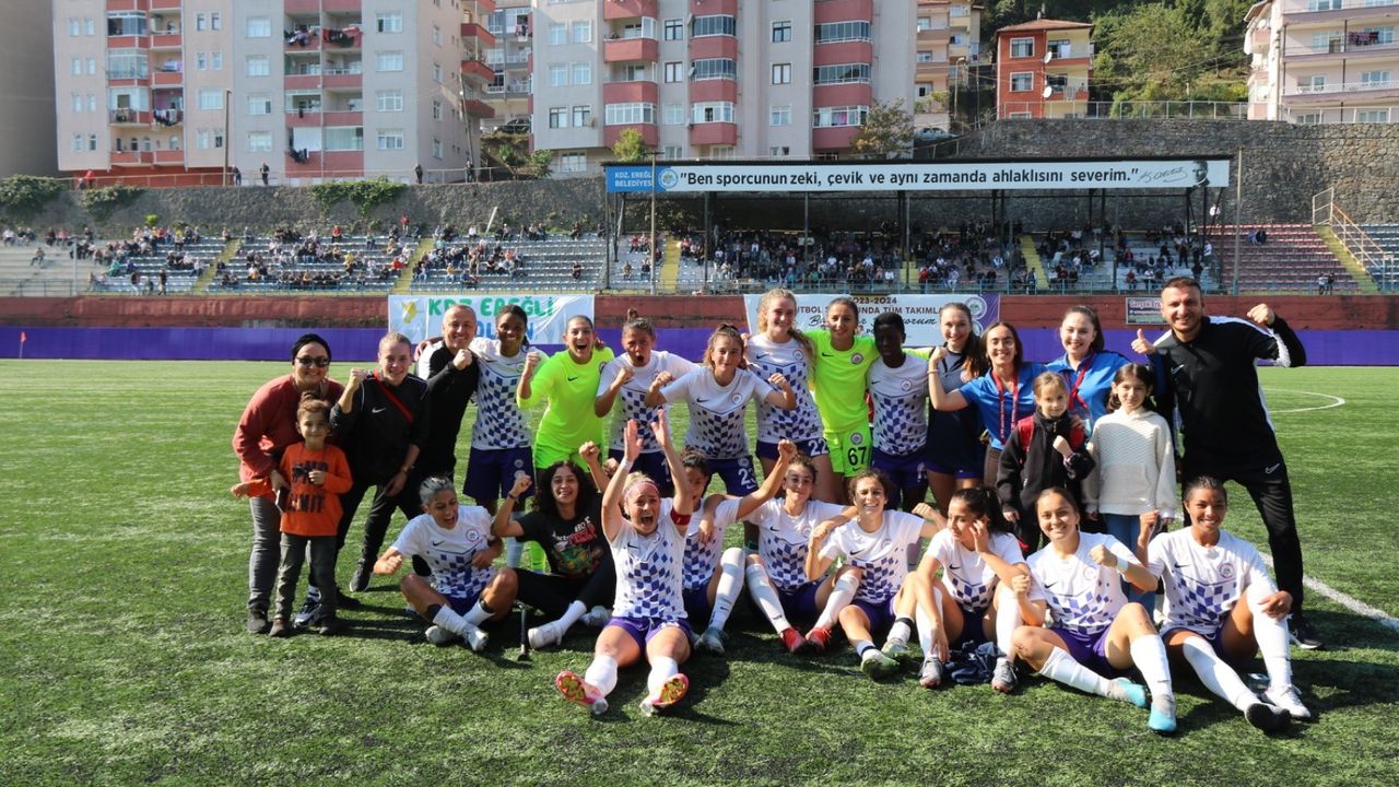 Altın Kızlar Asya Doğuşspor'u 3-0 mağlup etti