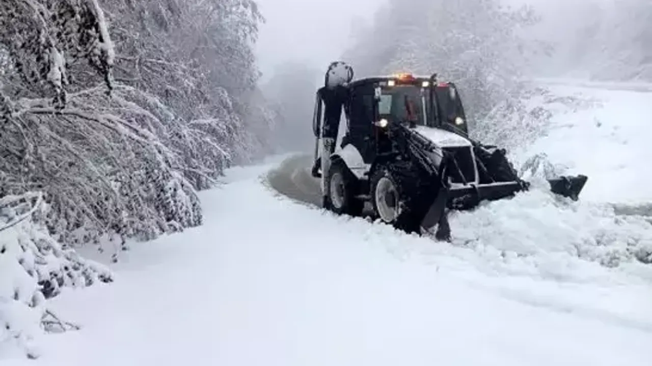 24 Köy yolu kardan kapandı