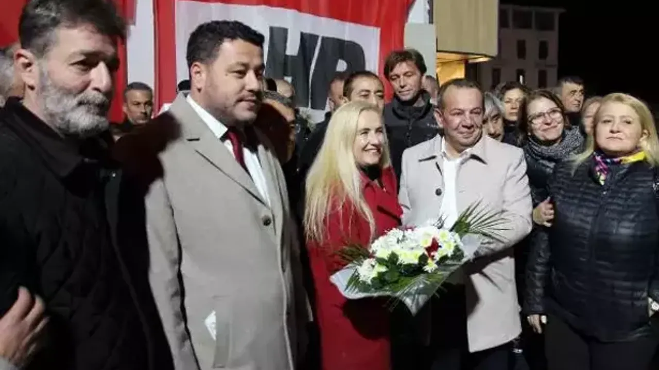 CHP’ye geri dönen Tanju Özcan’a coşkulu karşılama