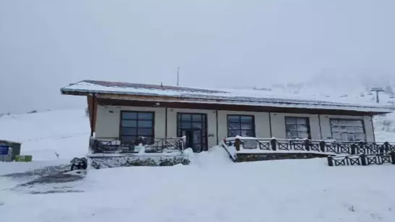 Keltepe Kayak Merkezi'nde kar kalınlığı 50 santime çıktı