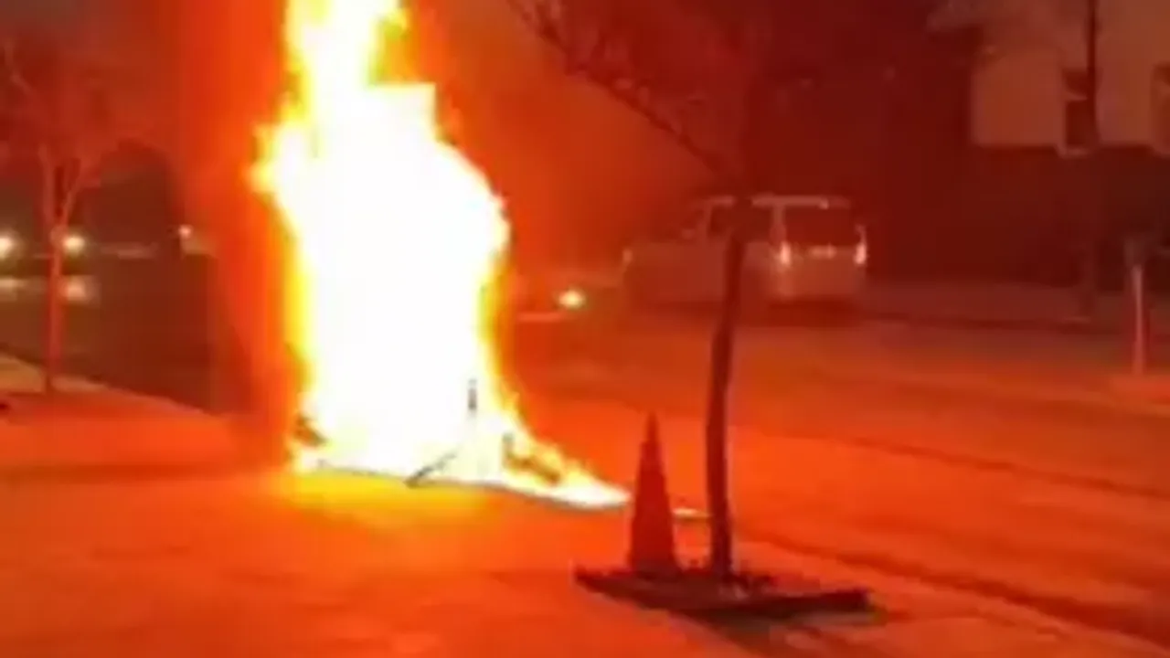 Polise yakalanınca aracını ateşe verdi !