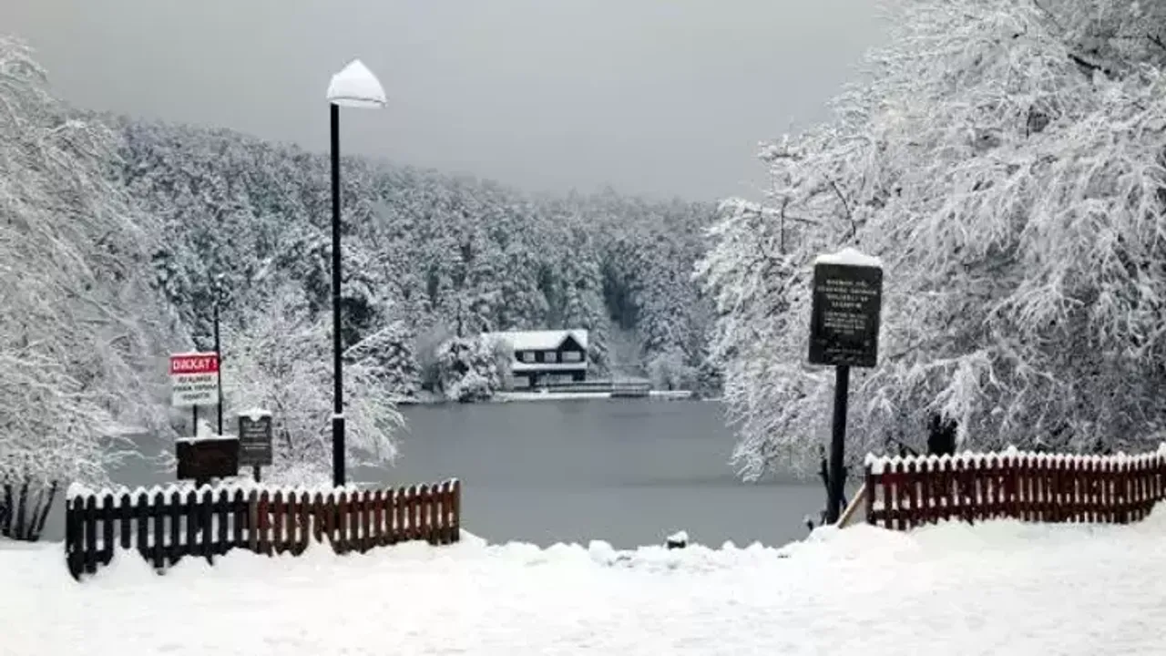 Gölcük Tabiat Parkı karla kaplandı