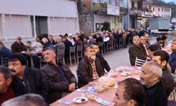 İftarı salonda değil, köyün meydanında verdiler…