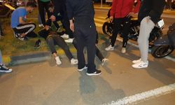 Minibüs ile motosiklet kavşakta çarpıştı…