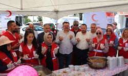 Ereğli Kızılay, vatandaşlara aşure ikram etti...