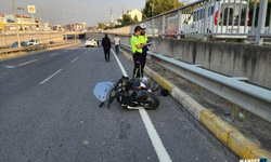 Otomobille çarpışan motosikletin sürücüsü öldü !