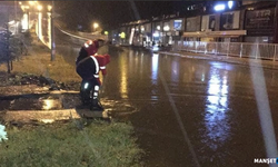 Yağmur şiddetli geldi Belediye su giderlerini açtı