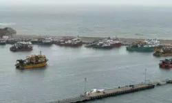 Balıkçılar limana teknelerini çekti
