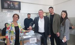 Belediye Başkan Adayı Tekin ve ailesi oylarını kullandılar