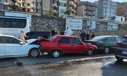 4 araç birbirine girdi… Trafik kilitlendi…