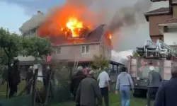 Çatıda başlayan yangın evi küle çevirdi...