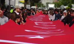 105 metrelik Türk bayrağı taşındı...