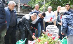 Osman Zeki Oral 12. yılında mezarı başında anıldı...
