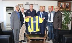 Barış Cücün'e Fenerbahçe forması hediye edildi...