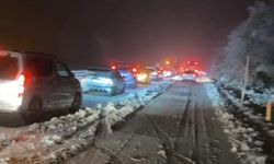 Kar yağışı Zonguldak yolunu kapattı...