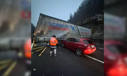 Makas atıp yolu kapatan TIR'a otomobil çarptı...