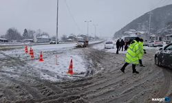 Kaza nedeniyle yol ulaşıma kapandı...