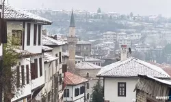 Safranbolu'nun tarihi konakları beyaza büründü…