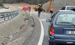 Ereğli Karayolunda heyelan yolu kapattı...