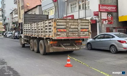 Yolun karşısına geçmek istedi... Kamyon çarptı...