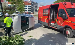 Kontrolden çıktı... Ağaca çarparak devrildi...