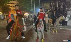 Şampiyonluğu at binerek coşku ile kutladılar...