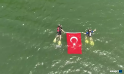 19 Mayıs kapsamında 2 dalgıç gölde Türk Bayrağı açtı...