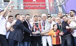 ŞAMPİYONNNNN... Kupasına kavuştu...