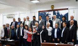 Şampiyonluk kupası Belediye Meclisi'nde...