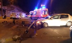 Yaya kaldırımına çarptı… Yaralılar var…