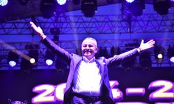 Aday olamayacağını açıkladı... Taraftar ayağa kalktı...