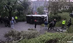 Midibüs cipe çarpıp devrildi... İki kişi yaralandı...