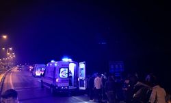 Takla atıp karşı şeride geçti... 1'i ağır 5 kişi yaralandı..