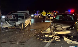İki otomobil çarpıştı... 1'i ağır 4 kişi yaralandı...