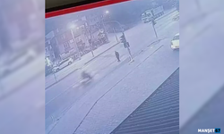 Motosiklet yayaya çarptı... 3 kişi yaralandı...