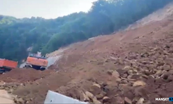 Zonguldak-Ereğli yolunda heyelan...