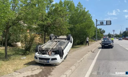 İki otomobil çarpıştı... Sürücü hastaneye kaldırıldı...
