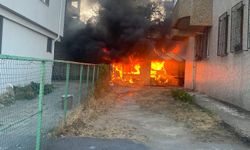 Binalar arasındaki yangın korkuttu...