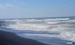 Yasak olmasına rağmen denize girdiler...