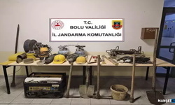 Define ararken suçüstü yakalandılar...