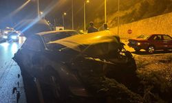 Feci kaza... Otomobiller çarpıştı...