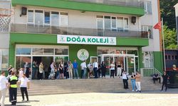 Doğa Koleji önünde hareketli dakikalar... Veliler tepkili!