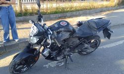 Hakimiyetini kaybeden sürücü düşerek yaralandı...