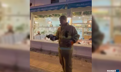 Araca sıkışan kediyi itfaiye kurtardı...
