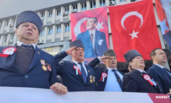 Gaziler Günü’nde eşleri de gazilerle birlikte yürüdü...