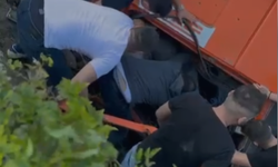 Uçuruma yuvarlanan TIR sürücüsünü madenciler kurtardı...