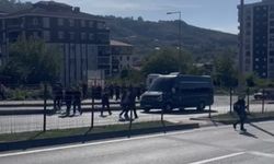 Öğrencilerin tehlikeli geçişi kameraya yansıdı…